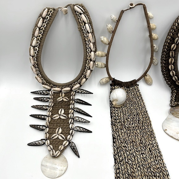 Vintage Papua New Guinea Ceremonial Seashell Collar Necklace Bundle - Picture 3 of 17